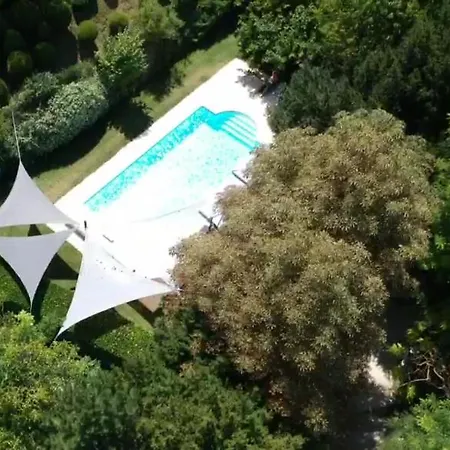 Le Jardin De Celina Bed & Breakfast 3*
