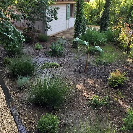 Le Jardin De Celina Bed & Breakfast 3*